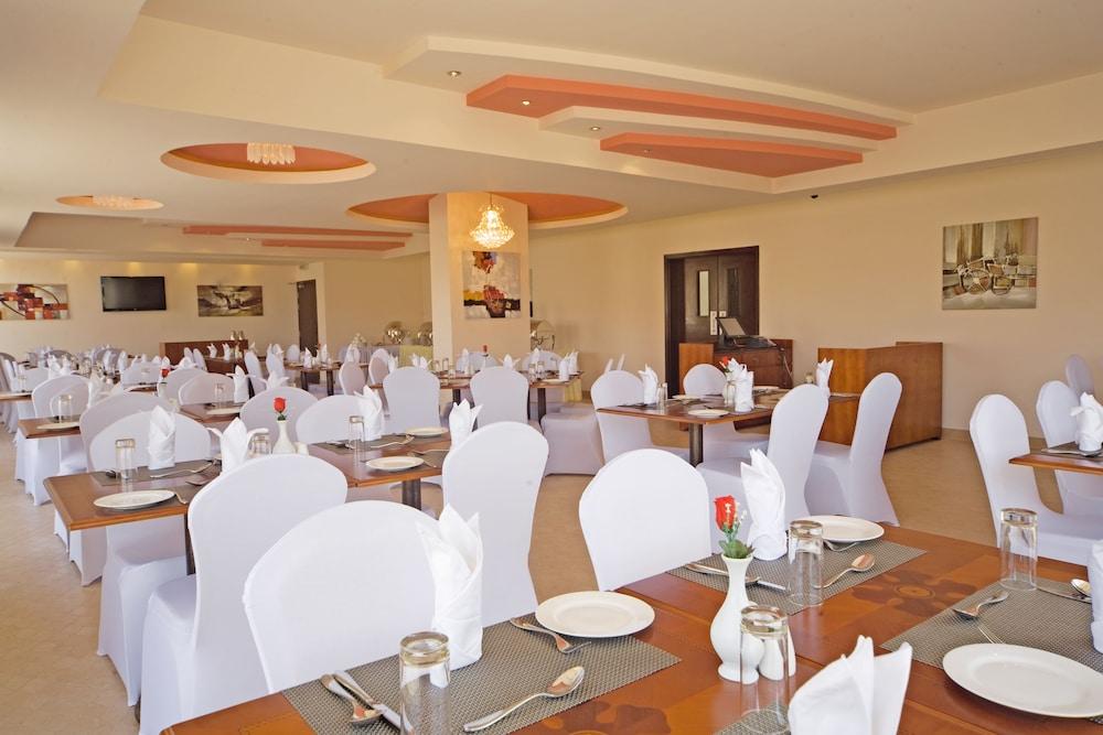 Centara Life Muscat Dunes Hotel Eksteriør bilde
